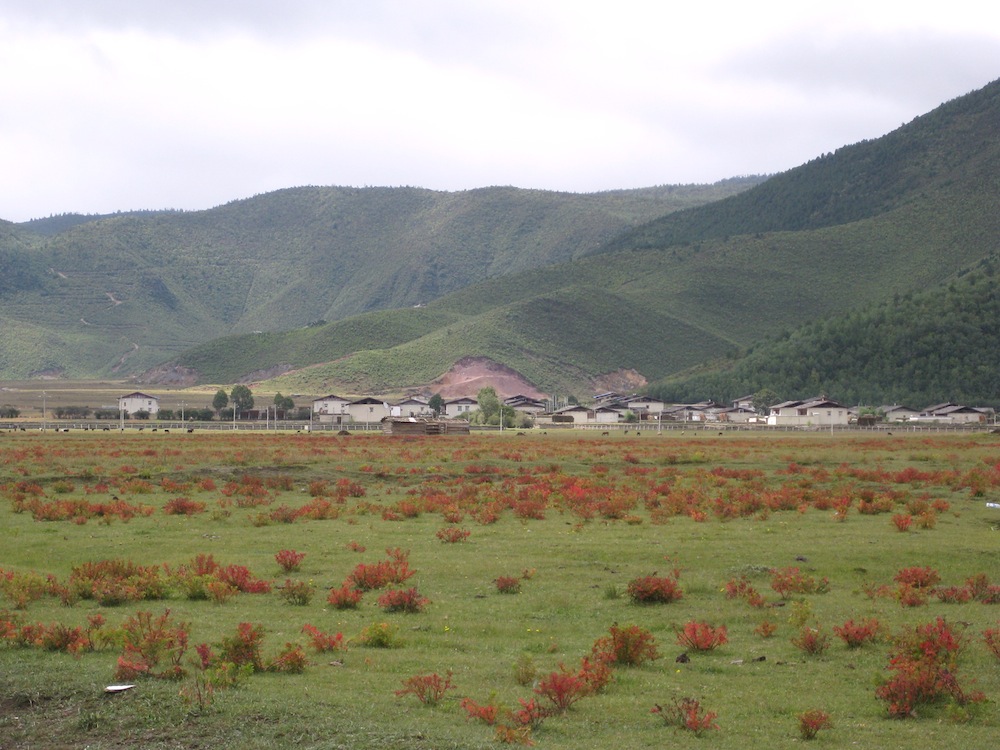 The fields and villages of Shangri-la County