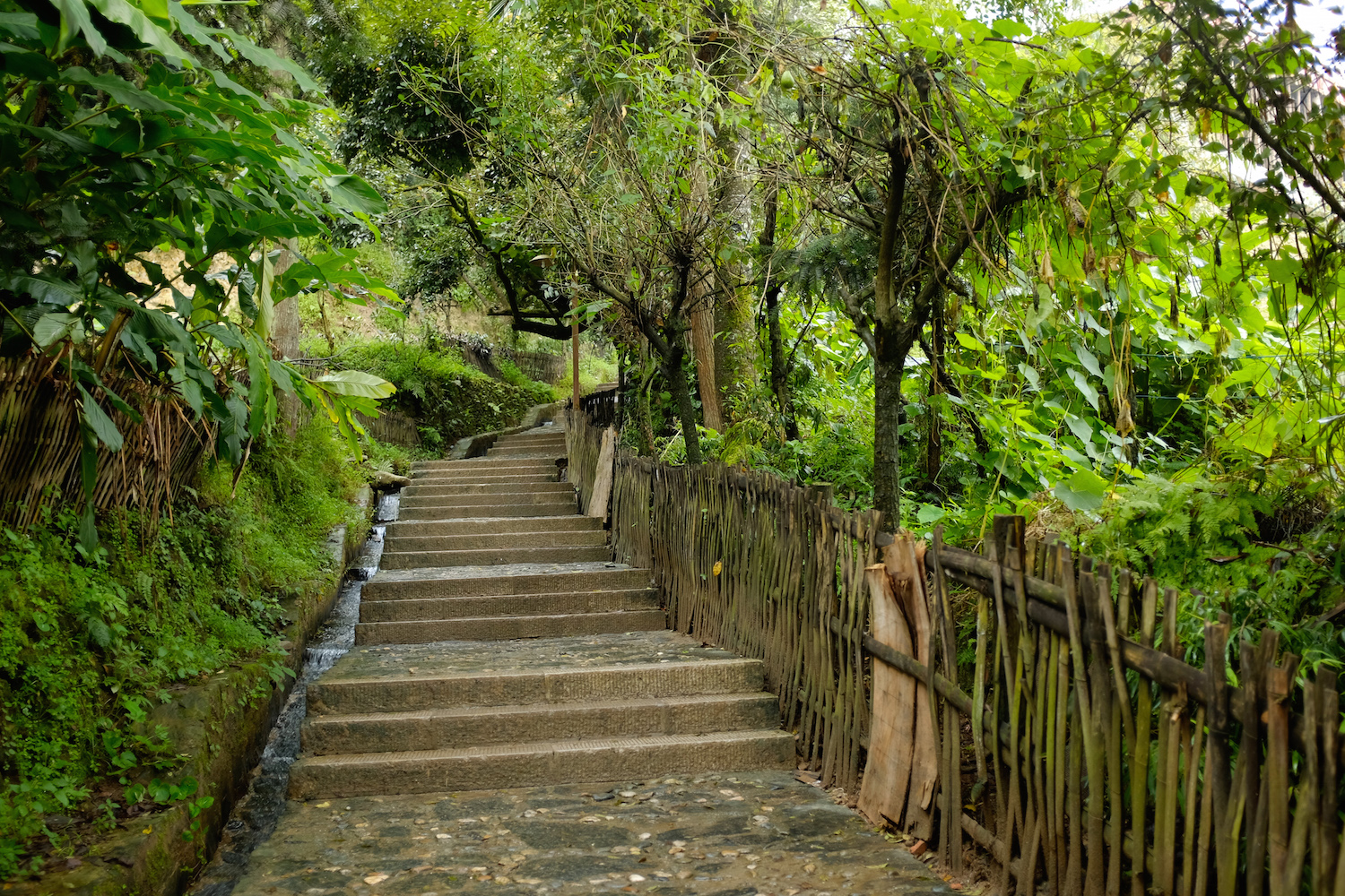 The walkway to Pugao Laozhai